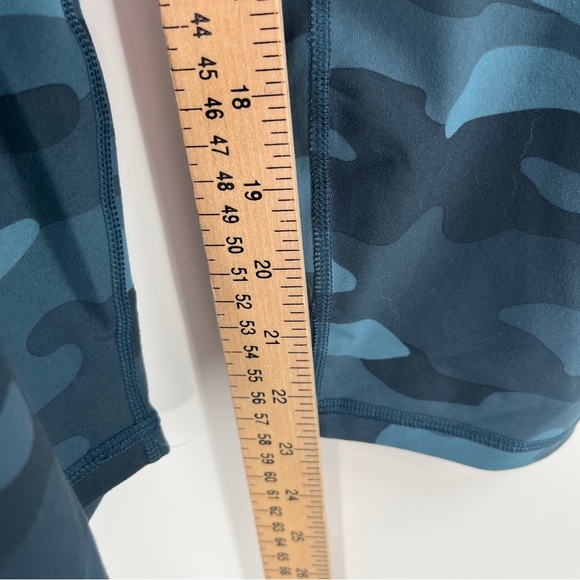 Powerhold by Fabletics blue camo leggings size XL - Picture 4 of 7